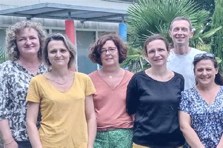 Escorts Epannes, France — Local Companions