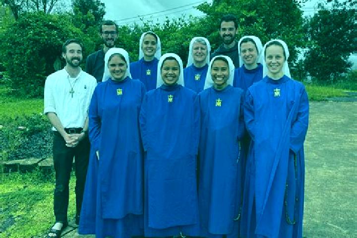 Escorts Epieds, France — Local Companions