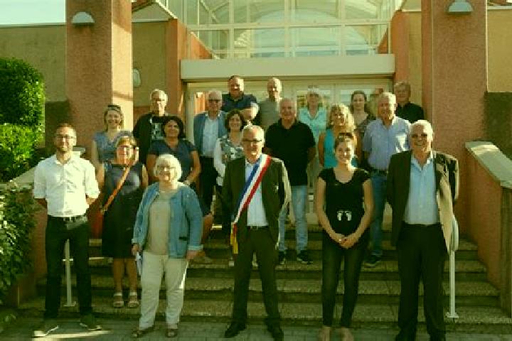 Escorts Epinouze, France — Local Companions