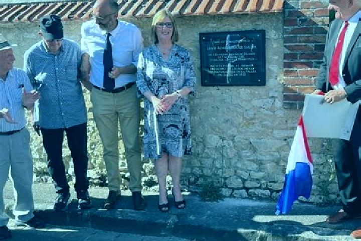 Escorts Episy, France — Local Companions