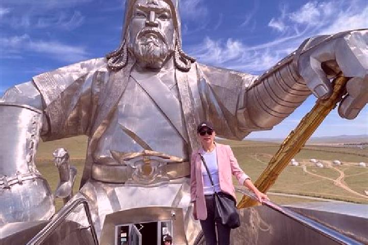 Escorts Erdenetsogt, Mongolia — Local Companions