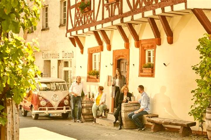Escorts Eschweiler, Germany — Local Companions