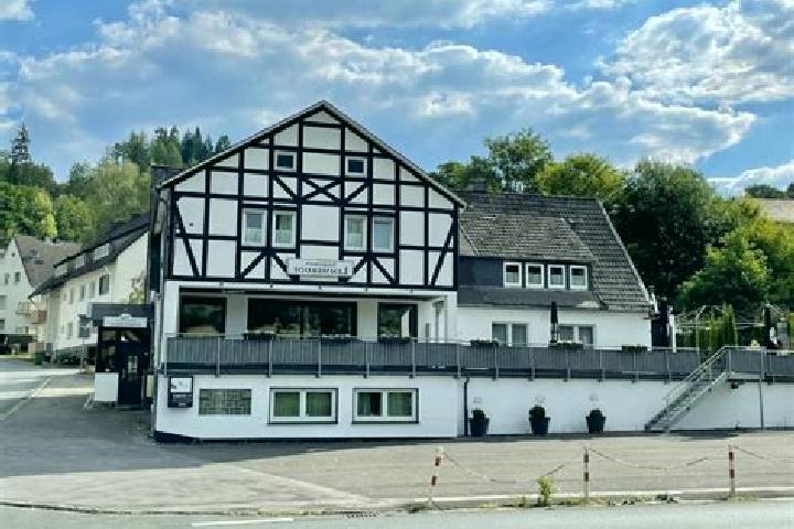 Escorts Eslohe, Germany — Local Companions
