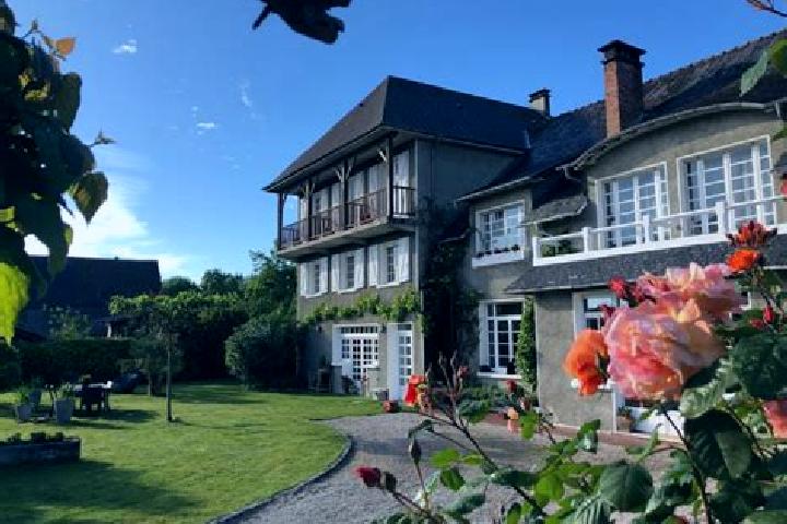 Escorts Espoey, France — Local Companions
