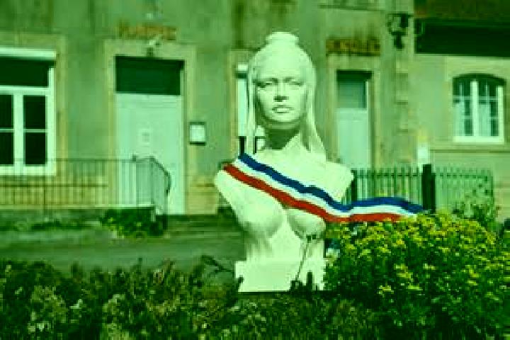 Escorts Faverolles-sur-Cher, France — Local Companions