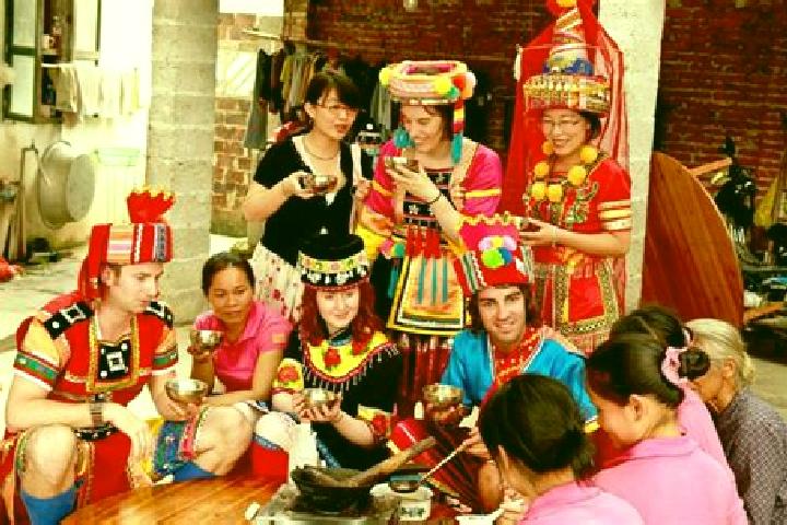 Escorts Fengyan, China — Local Companions