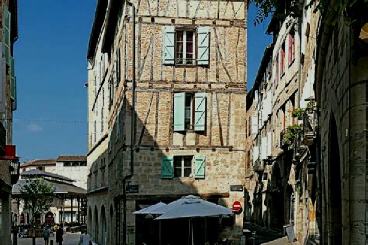 Escorts Figeac, France — Local Companions