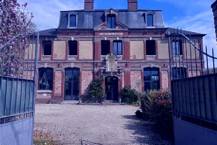 Escorts Fleury-sur-Andelle, France — Local Companions