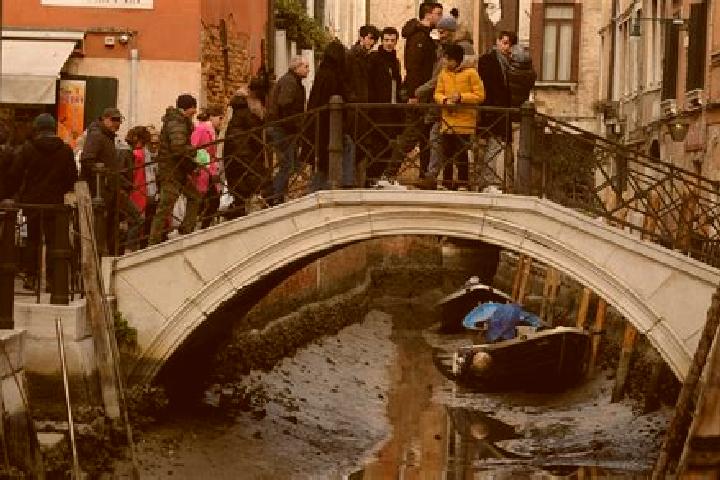 Escorts Fontanesi-Santa Lucia, Italy — Local Companions