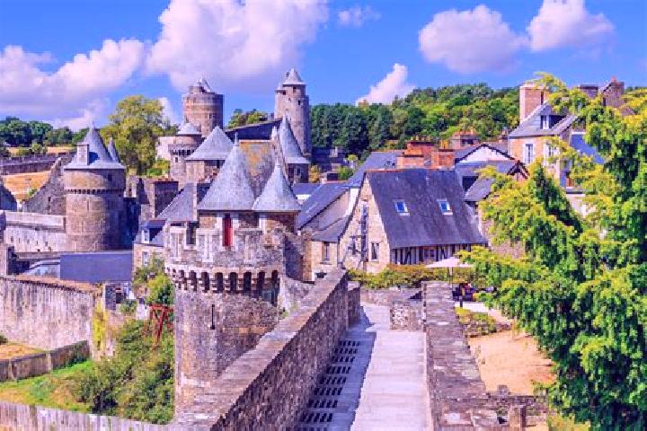 Escorts Fougeres, France — Local Companions