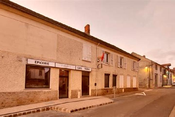 Escorts Fouju, France — Local Companions