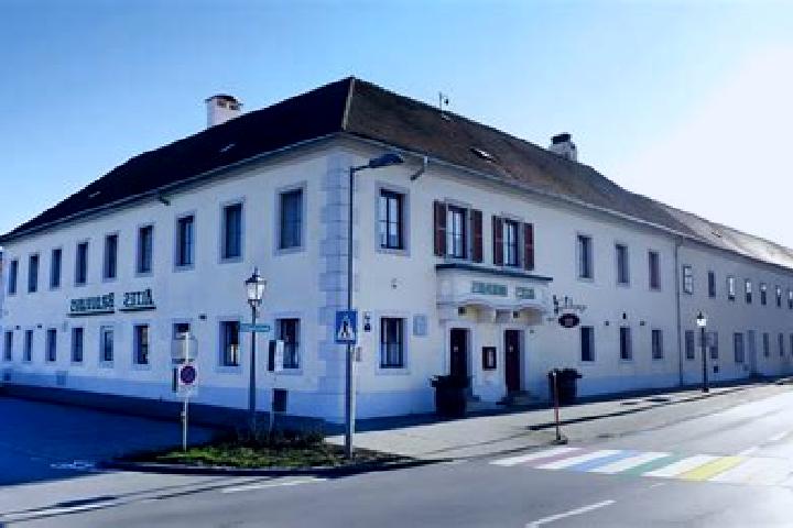 Escorts Frauenkirchen, Austria — Local Companions