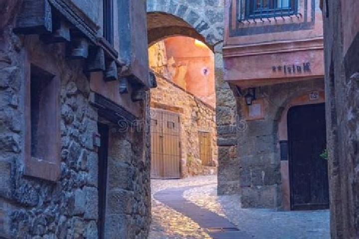 Escorts Frias de Albarracin, Spain — Local Companions