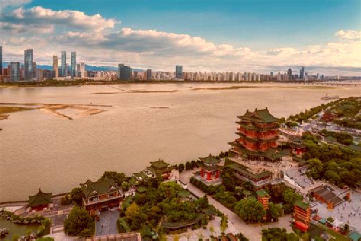 Escorts Ganjiang, China — Local Companions