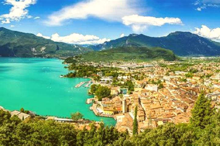 Escorts Gardola, Italy — Local Companions