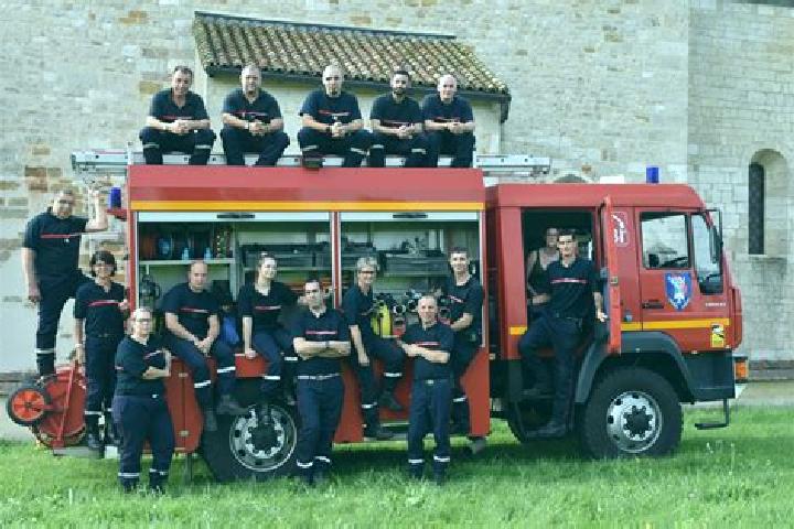 Escorts Garnerans, France — Local Companions