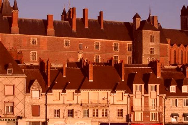 Escorts Gien, France — Local Companions