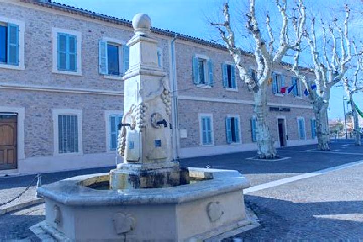 Escorts Gignac-la-Nerthe, France — Local Companions