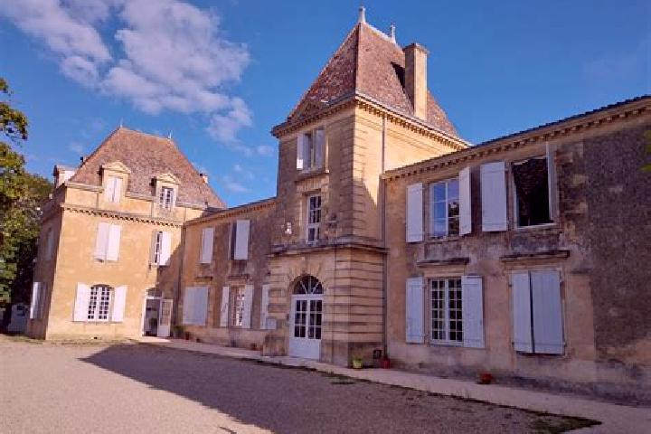 Escorts Gironde-sur-Dropt, France — Local Companions