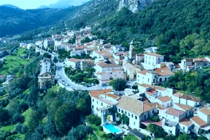 Escorts Giungano, Italy — Local Companions