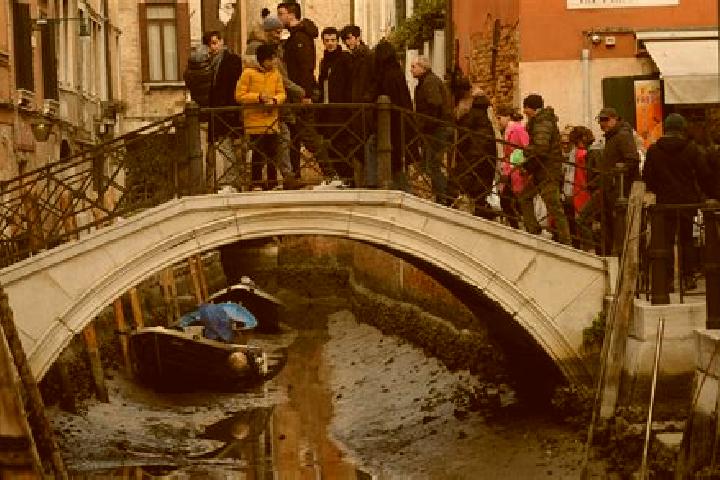 Escorts Giurdignano, Italy — Local Companions
