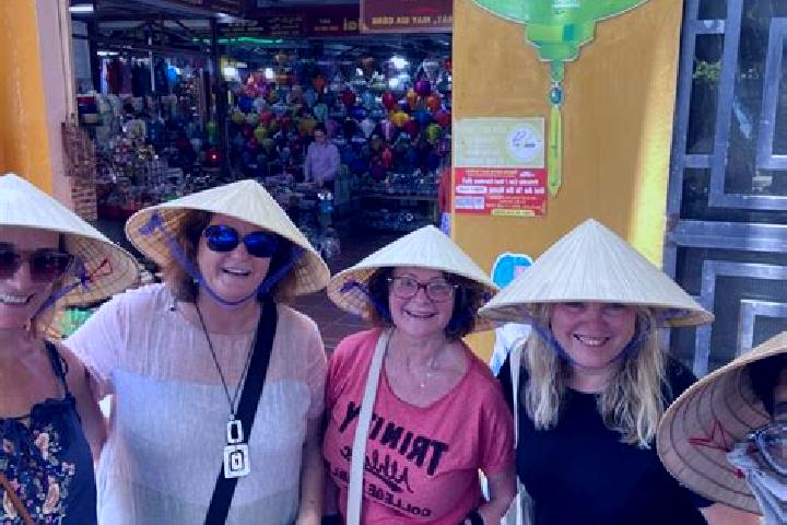 Escorts GJong Hoi, Vietnam — Local Companions