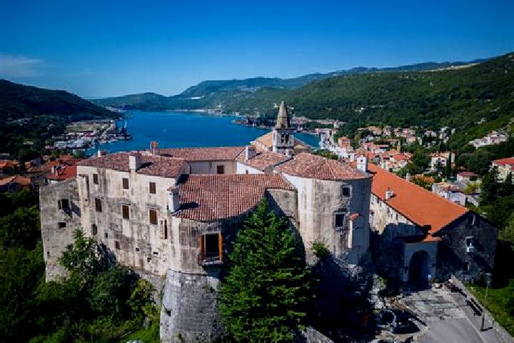 Escorts Glavina Donja, Croatia — Local Companions