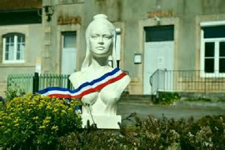 Escorts Glenic, France — Local Companions