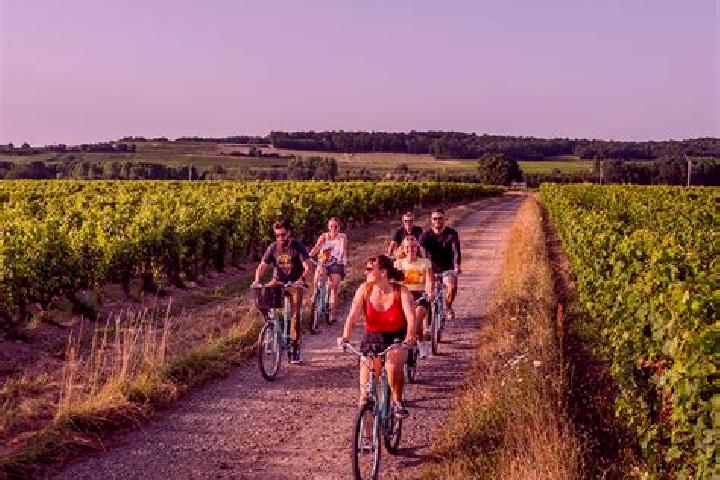 Escorts Glisolles, France — Local Companions