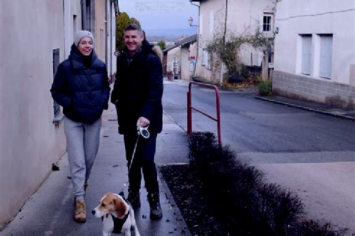 Escorts Goeulzin, France — Local Companions