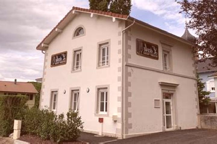 Escorts Golbey, France — Local Companions