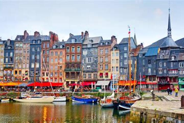 Escorts Gonneville-sur-Honfleur, France — Local Companions