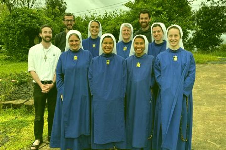 Escorts Gouvernes, France — Local Companions