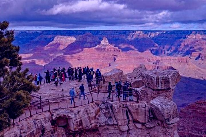 Escorts Grand Canyon, United States — Local Companions