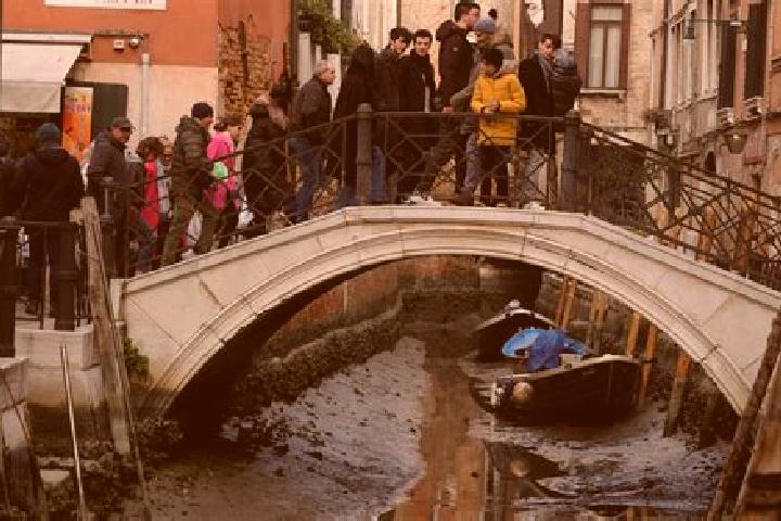 Escorts Gratteri, Italy — Local Companions