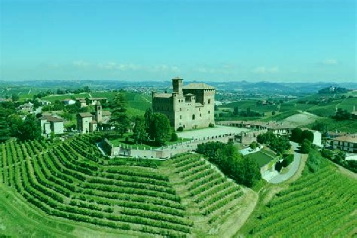 Escorts Grinzane Cavour, Italy — Local Companions