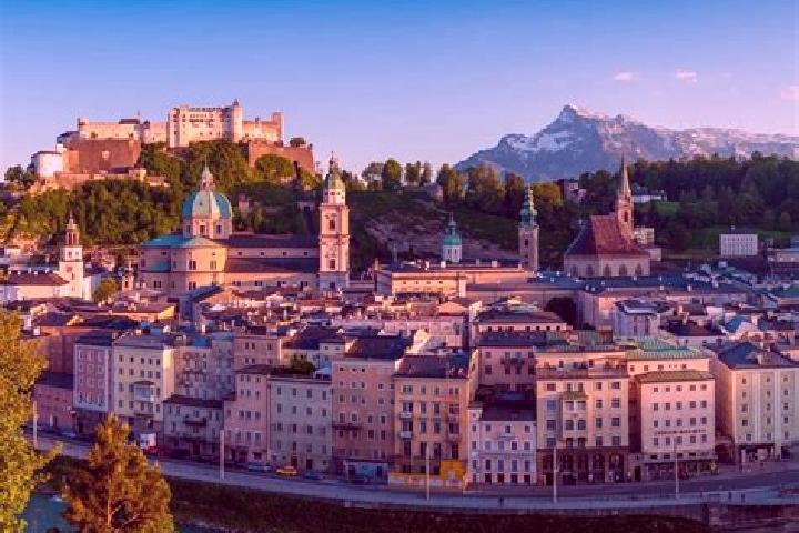 Escorts Grosspetersdorf, Austria — Local Companions