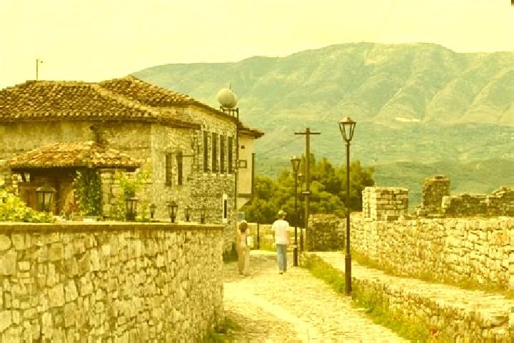 Escorts Gruemire, Albania — Local Companions