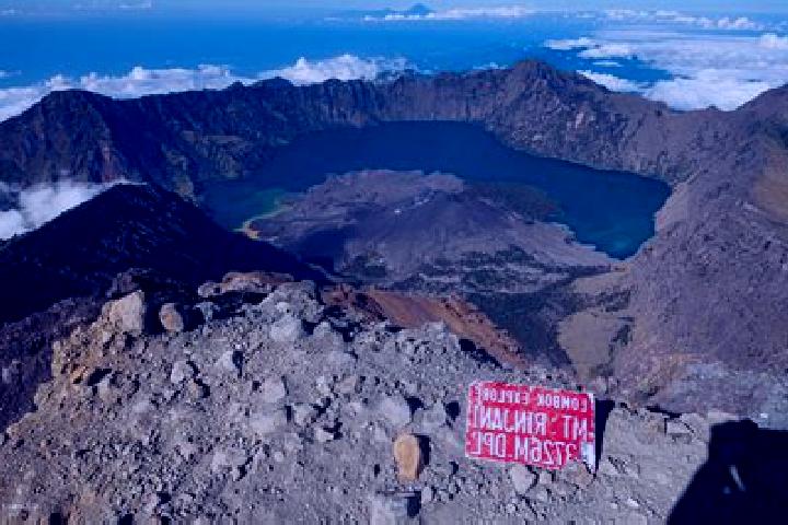 Escorts Gunung, Indonesia — Local Companions