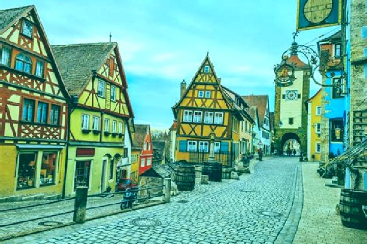 Escorts Gutenstetten, Germany — Local Companions