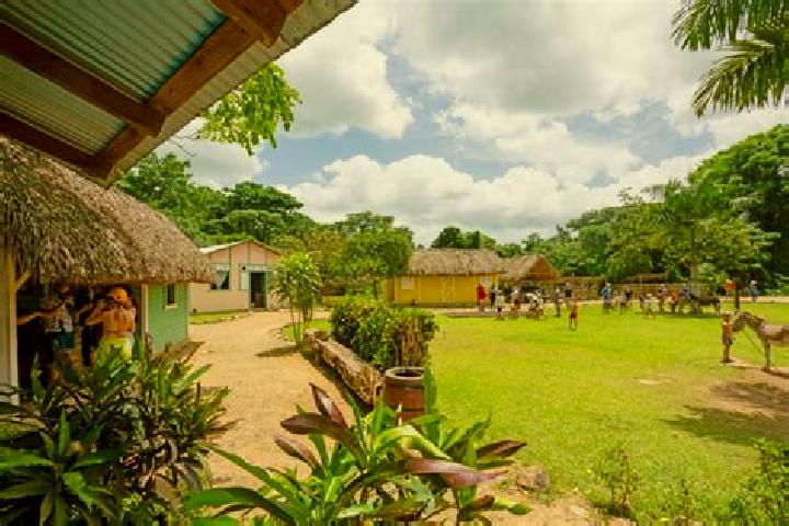 Escorts Hacienda Refugio, Philippines — Local Companions