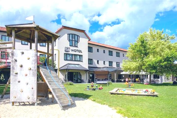 Escorts Hainsdorf im Schwarzautal, Austria — Local Companions