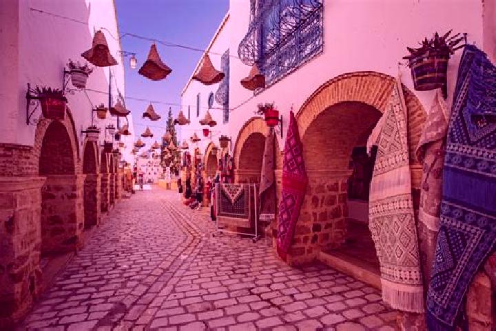 Escorts Hajeb el Aioun, Tunisia — Local Companions
