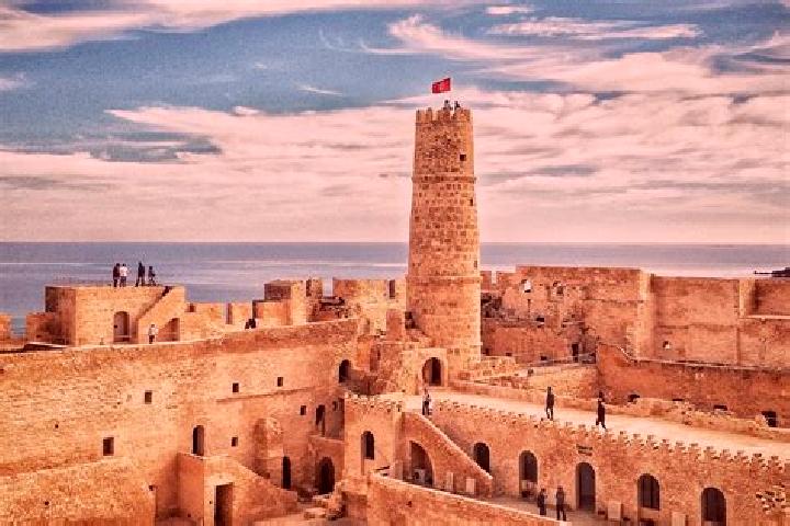 Escorts Hamadet el Kebalou, Tunisia — Local Companions