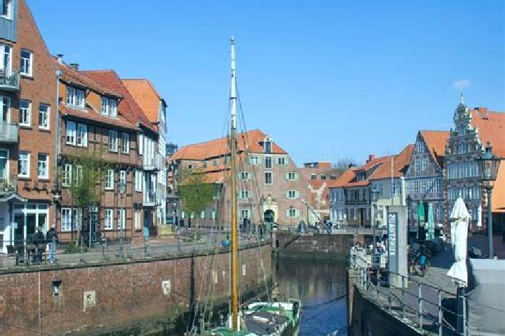Escorts Hansestadt Stade, Germany — Local Companions