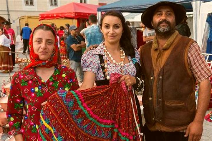 Escorts Haranglab, Romania — Local Companions