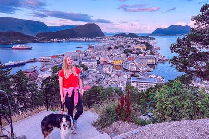 Escorts Hardbakke, Norway — Local Companions