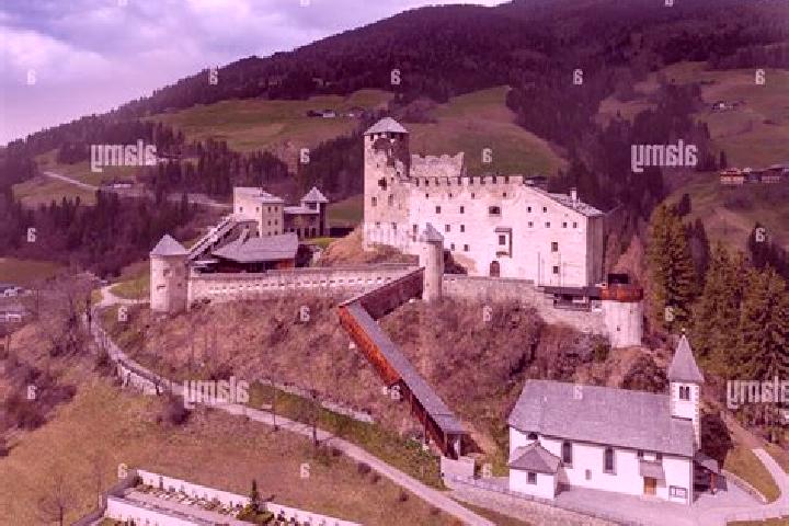 Escorts Heinfels, Austria — Local Companions