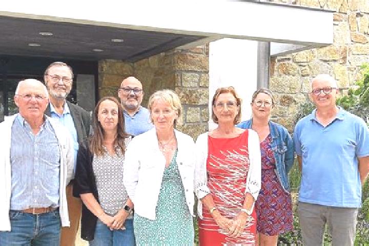Escorts Henvic, France — Local Companions