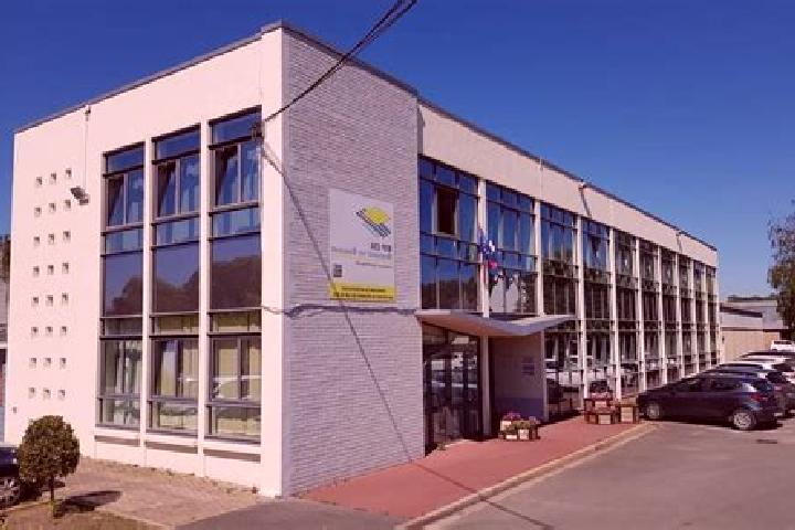 Escorts Hesdigneul-les-Boulogne, France — Local Companions